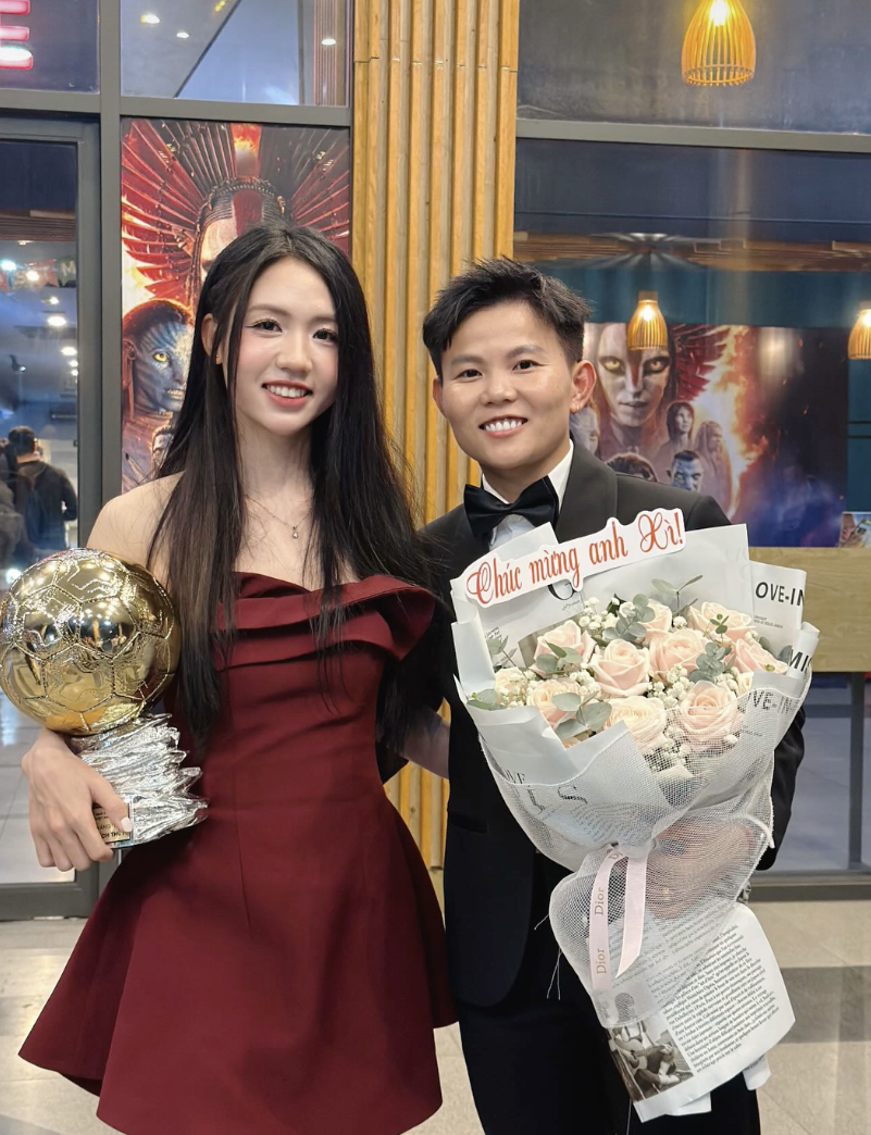 Hotgirl xinh như búp bê cực tình bên Quả bóng Vàng nữ Việt Nam 2025 là ai?- Ảnh 2.