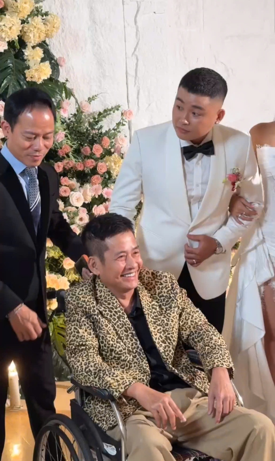 Nam nghệ sĩ đ&igrave;nh đ&aacute;m một thời: Ngo&agrave;i 60 bị đột quỵ, suy thận giai đoạn cuối, mất khả năng đi lại- Ảnh 4.