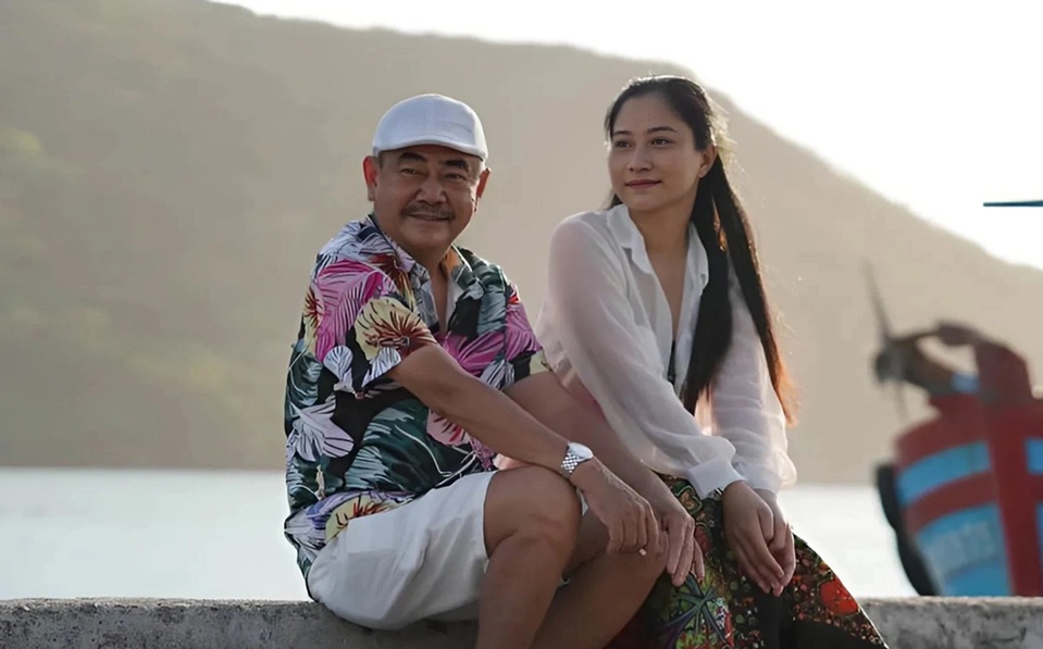 3 nghệ sĩ Việt đ&igrave;nh đ&aacute;m lấy vợ k&eacute;m 36 đến 44 tuổi, c&oacute; người hơn tuổi mẹ vợ 2 con gi&aacute;p: Ai cũng vi&ecirc;n m&atilde;n - Ảnh 1.