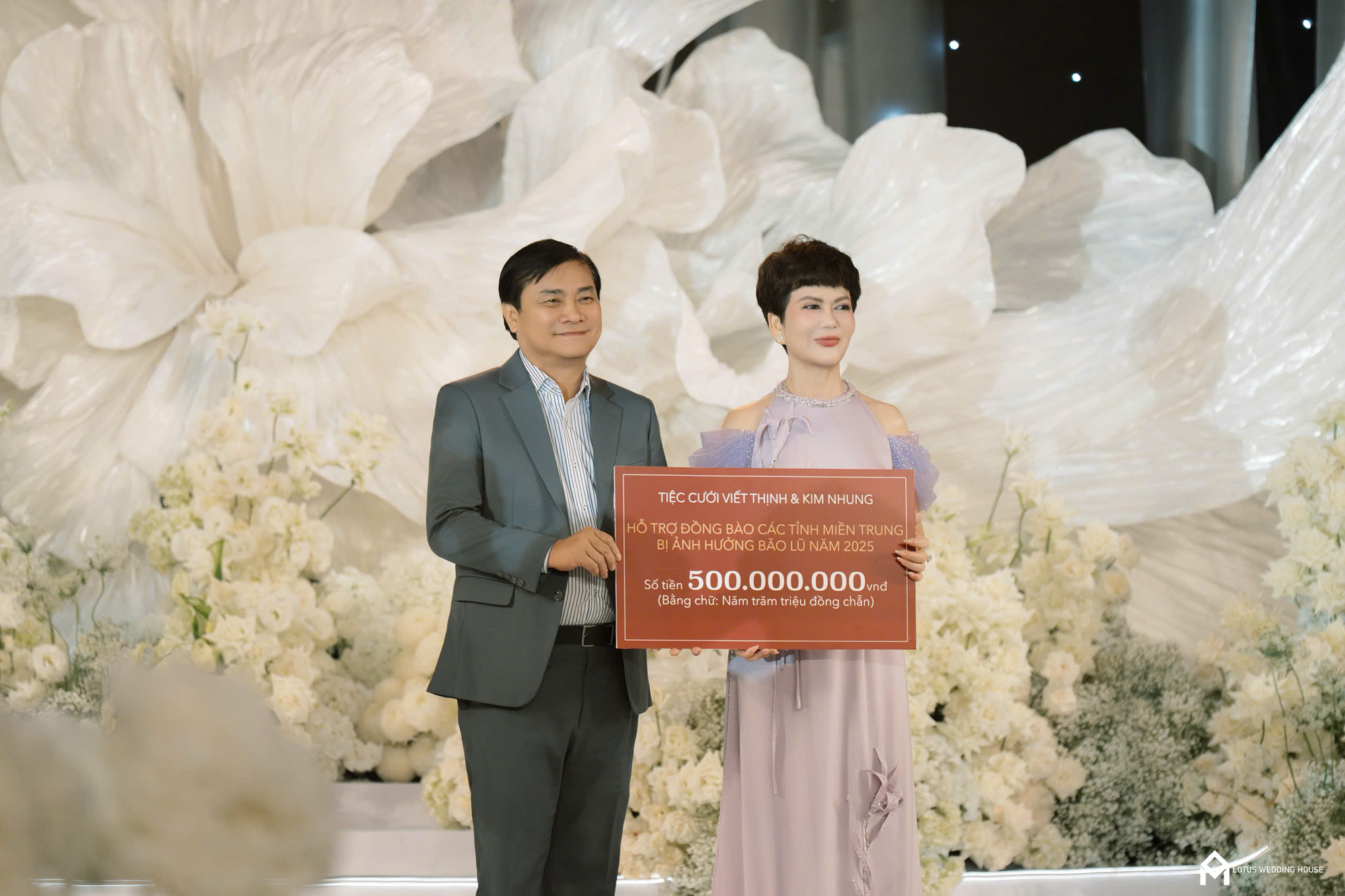 H&agrave;ng chục tỷ đồng được chuyển cho người kh&ocirc;ng quen biết sau 2 đ&aacute;m cưới 