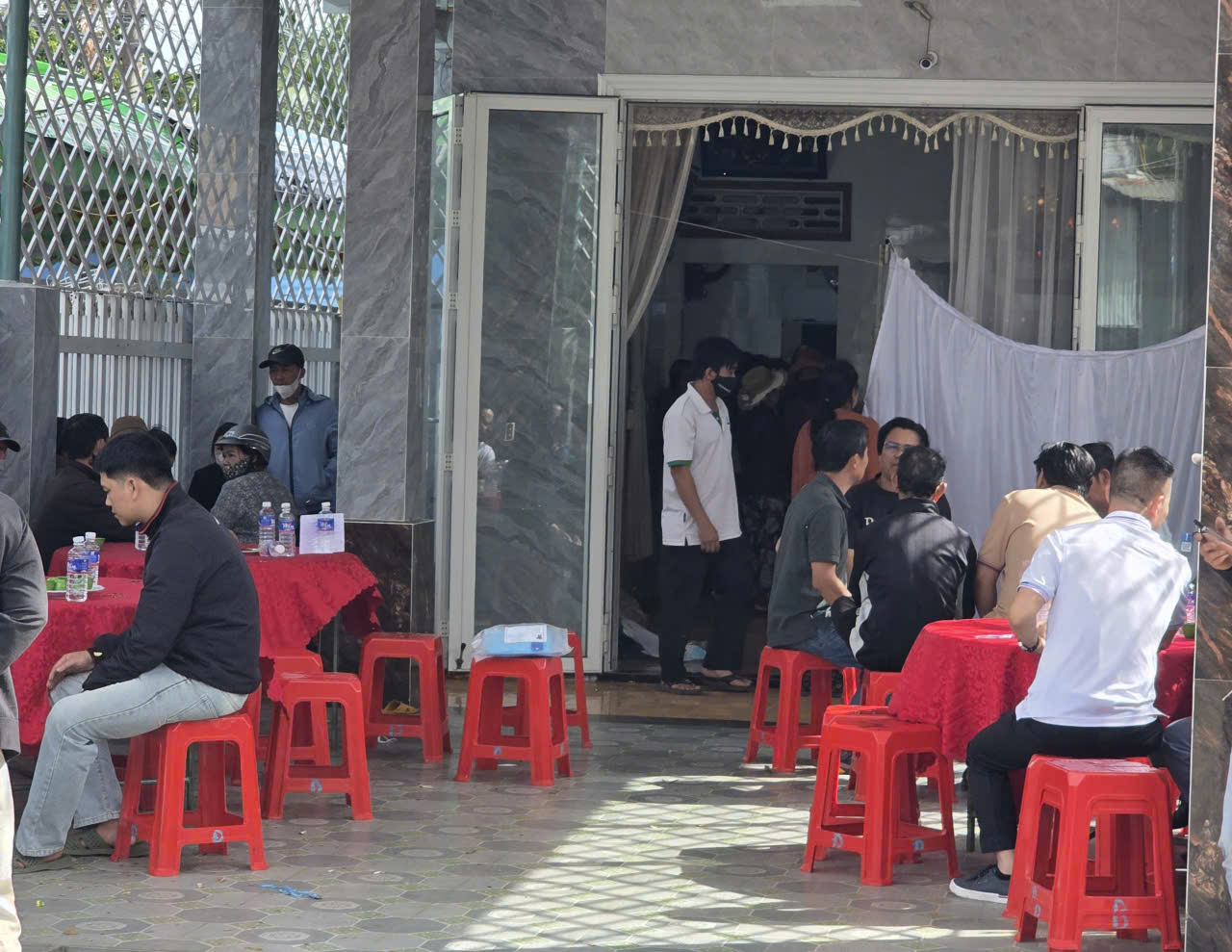 Vụ ch&aacute;y Đắk Lắk khiến 4 người tử vong: Nỗi đau kh&ocirc;ng thể n&agrave;o qu&ecirc;n - Ảnh 1.