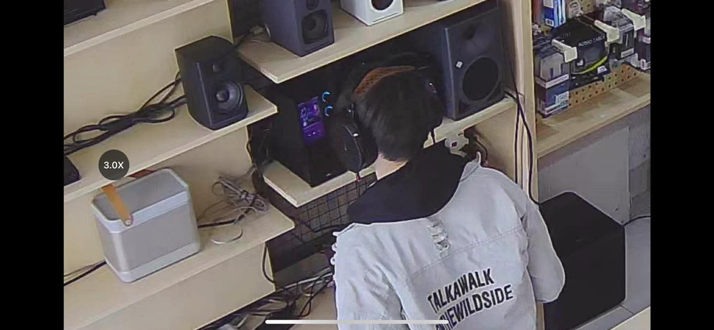 Kh&aacute;ch h&agrave;ng thử tai nghe bật max volume v&agrave; đ&aacute;nh gi&aacute; 1 sao: Drama ng&agrave;nh &acirc;m thanh - Ảnh 6.