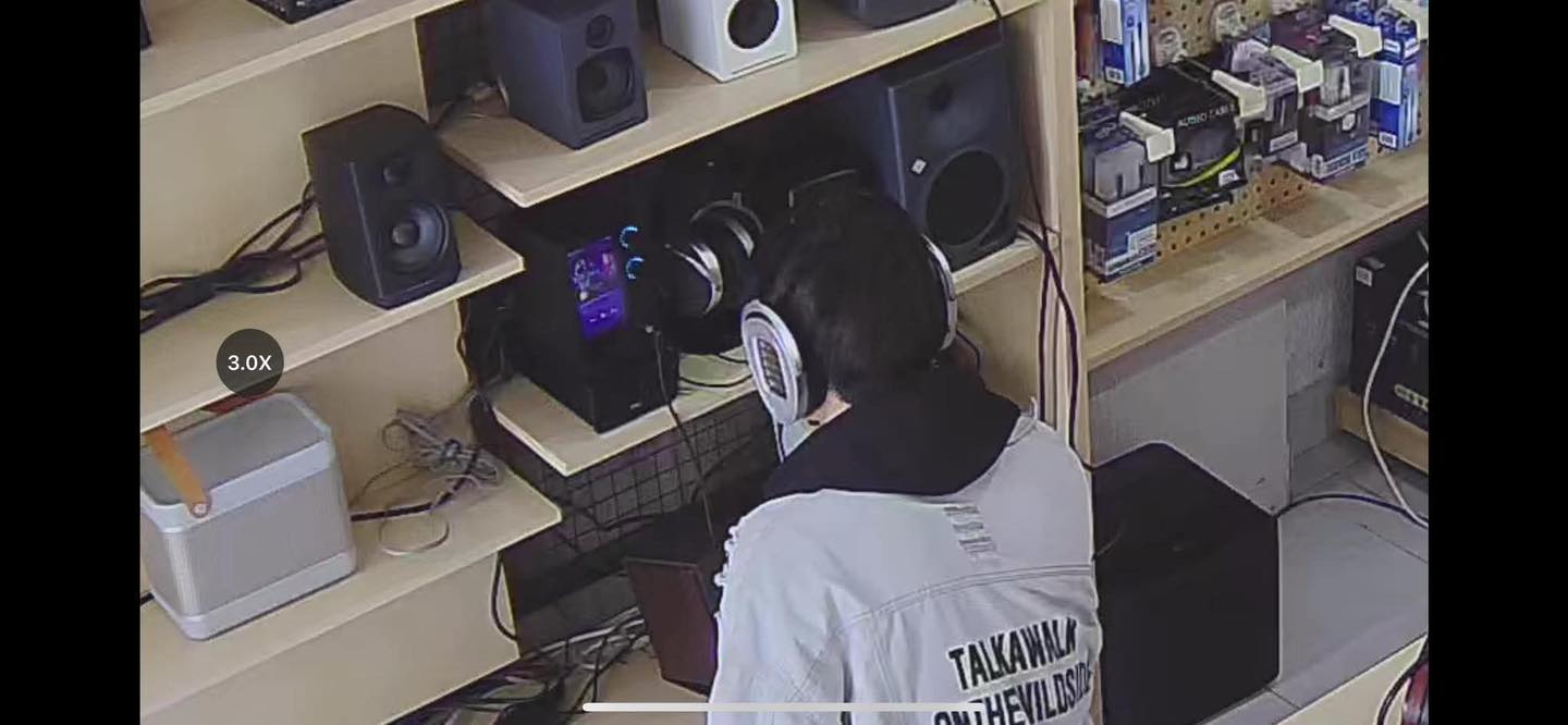 Kh&aacute;ch h&agrave;ng thử tai nghe bật max volume v&agrave; đ&aacute;nh gi&aacute; 1 sao: Drama ng&agrave;nh &acirc;m thanh - Ảnh 5.