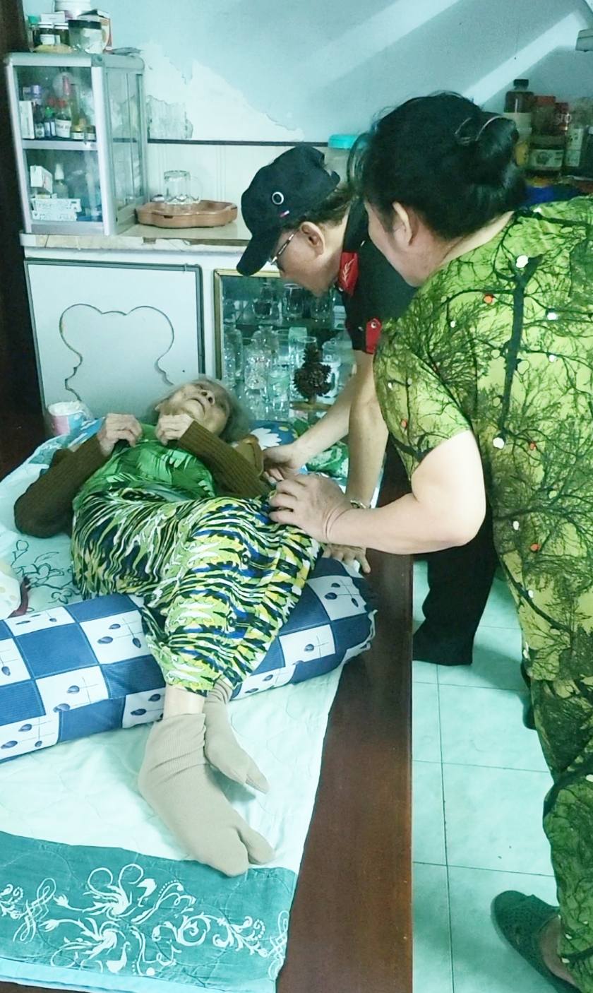 Mẹ ruột chưa biết tin NS Thương T&iacute;n đ&atilde; qua đời- Ảnh 2.