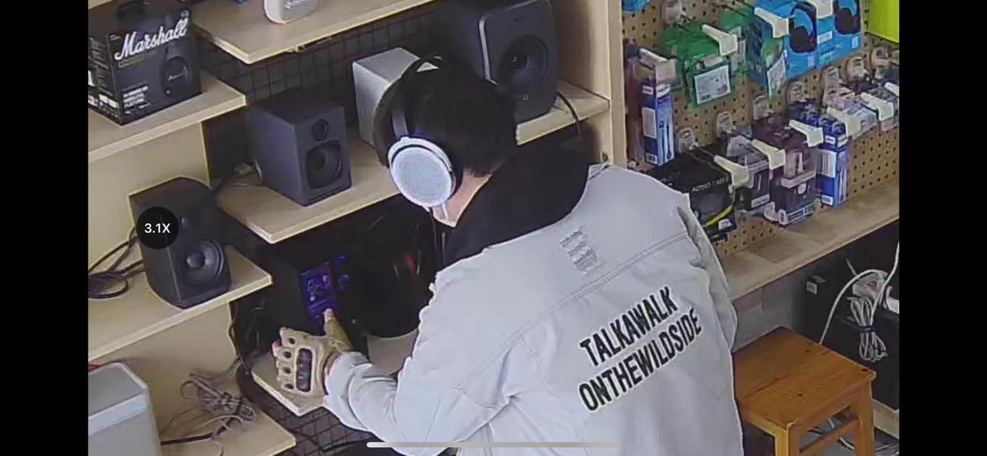 Kh&aacute;ch h&agrave;ng thử tai nghe bật max volume v&agrave; đ&aacute;nh gi&aacute; 1 sao: Drama ng&agrave;nh &acirc;m thanh - Ảnh 3.