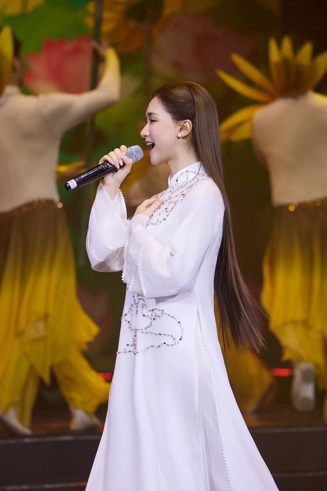 Ho&agrave; Minzy đ&iacute;nh ch&iacute;nh - Ảnh 4.