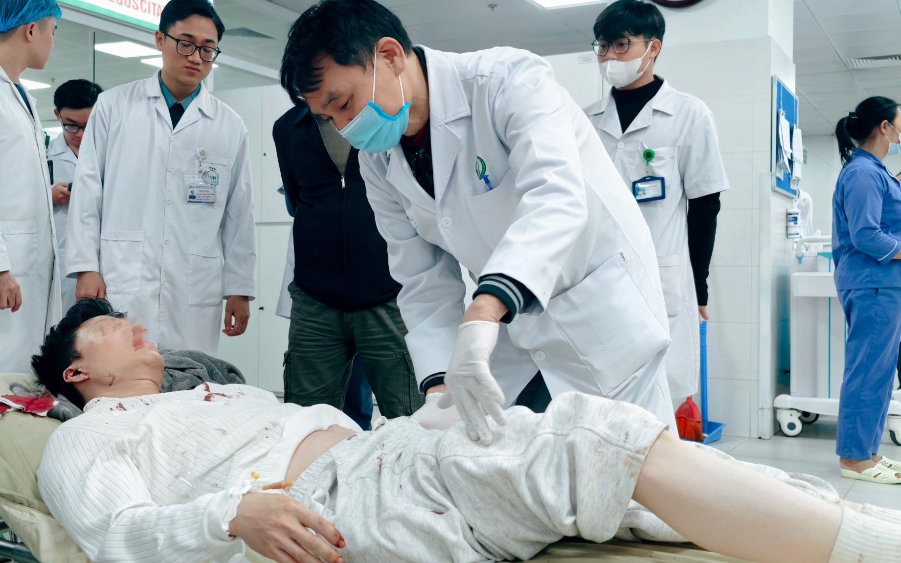 Nữ nh&agrave; b&aacute;o gặp nạn trong vụ lật xe kh&aacute;ch 18 người thương vong - Ảnh 2.