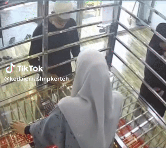 Đến tiệm vàng đòi xem vòng vàng rồi chạy mất, tên cướp không ngờ nhân viên đã đi trước 1 bước - Ảnh 1.