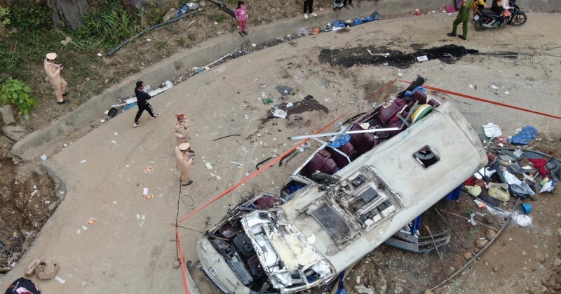 Th&ocirc;ng tin mới nhất vụ lật xe kh&aacute;ch chở đo&agrave;n từ thiện khiến 9 người tử vong - Ảnh 1.