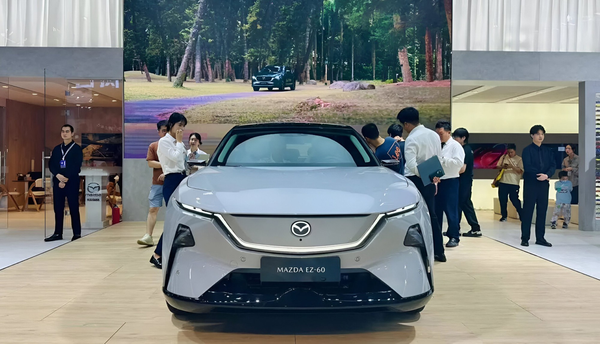 Bảy c&uacute; nhảy vọt c&ocirc;ng nghệ trong năm 2025 đẩy xe điện bước sang kỷ nguy&ecirc;n mới- Ảnh 2.