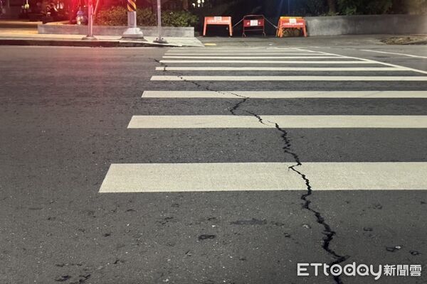 Đ&agrave;i Loan rung chuyển v&igrave; động đất 7.0 độ Richter: H&igrave;nh ảnh đ&aacute;ng sợ từ t&agrave;u điện - Ảnh 2.