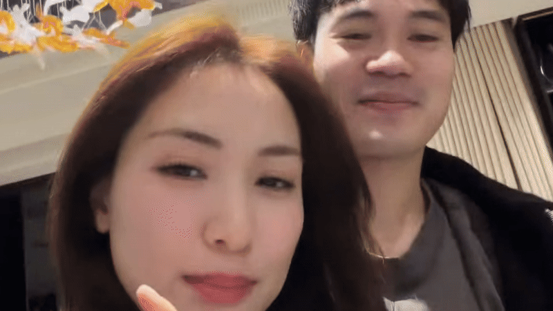 H&ograve;a Minzy - Văn To&agrave;n kh&ocirc;ng c&ograve;n giấu diếm- Ảnh 1.