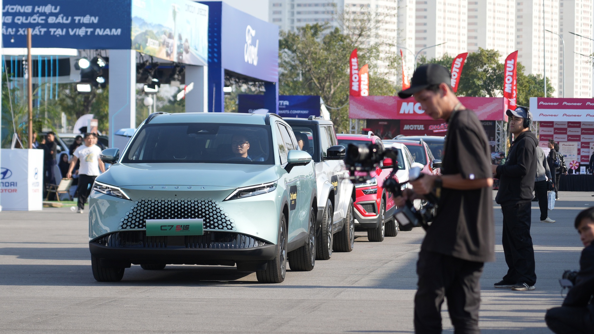 Từ việc x&acirc;y dựng nh&agrave; m&aacute;y đến li&ecirc;n tục ra mắt c&aacute;c mẫu xe mới, Omoda & Jaecoo tham vọng b&aacute;n 10.000 tại thị trường Việt Nam, th&aacute;ch thức phải đối mặt l&agrave; g&igrave;? - Ảnh 2.