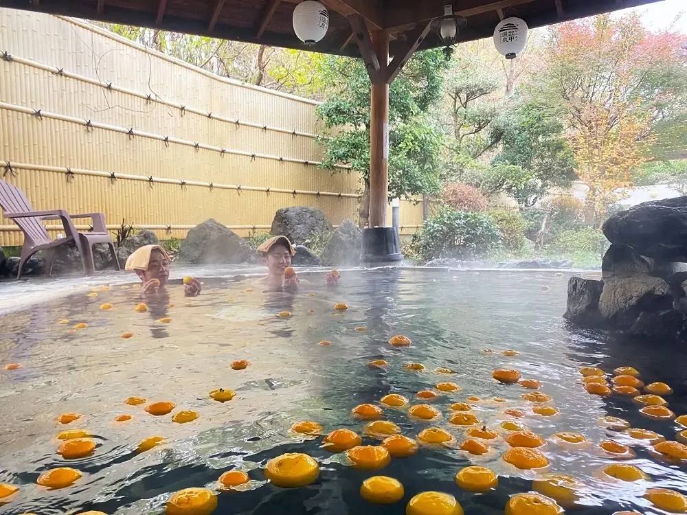 Kh&aacute;m ph&aacute; bồn tắm h&agrave;nh chữa l&agrave;nh trong văn h&oacute;a Nhật Bản - Ảnh 1.