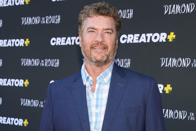 1 nam diễn vi&ecirc;n truyền h&igrave;nh qua đời, vợ đau l&ograve;ng tiễn biệt: 