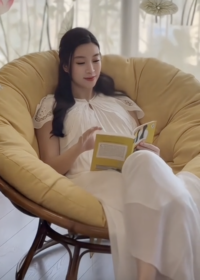 Đỗ Mỹ Linh trổ t&agrave;i cắm hoa, khoe cuộc sống "d&acirc;u h&agrave;o m&ocirc;n", v&oacute;c d&aacute;ng g&acirc;y ch&uacute; &yacute; giữa tin đồn mang bầu lần 2 - Ảnh 2.