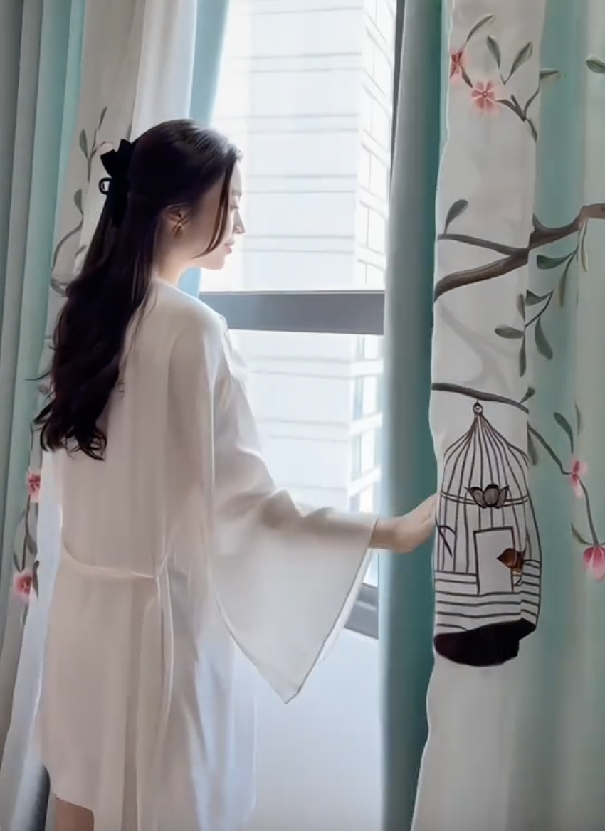 Đỗ Mỹ Linh trổ t&agrave;i cắm hoa, khoe cuộc sống "d&acirc;u h&agrave;o m&ocirc;n", v&oacute;c d&aacute;ng g&acirc;y ch&uacute; &yacute; giữa tin đồn mang bầu lần 2 - Ảnh 5.