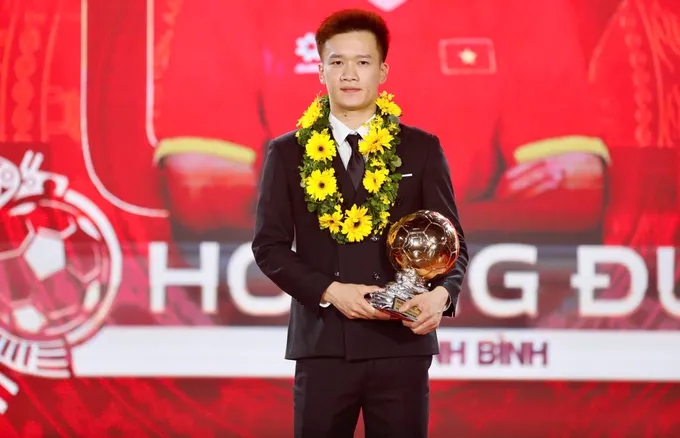 V&igrave; sao HLV Kim Sang-sik kh&ocirc;ng bầu Ho&agrave;ng Đức cho ng&ocirc;i vị Quả b&oacute;ng V&agrave;ng? - Ảnh 2.