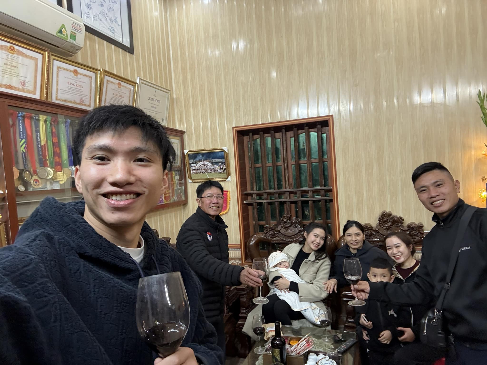 Chị dâu của Đoàn Văn Hậu nhắc thẳng tên Doãn Hải My giữa tin đồn to tiếng với chồng và mẹ, thái độ ra sao?- Ảnh 3. Chị dâu của Đoàn Văn Hậu nhắc thẳng tên Doãn Hải My giữa tin đồn to tiếng với chồng và mẹ, thái độ ra sao?- Ảnh 3.