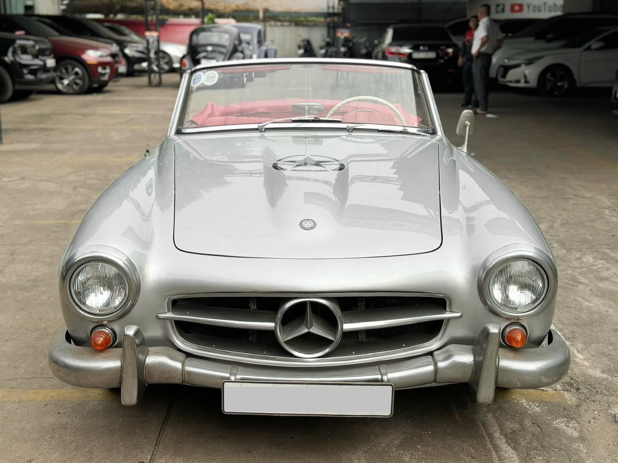 H&agrave;ng hiếm Mercedes-Benz 190 SL gi&aacute; 13 tỷ đồng l&ecirc;n s&agrave;n: &lsquo;M&oacute;n đồ chơi&rsquo; c&ugrave;ng gu với &ocirc;ng Đặng L&ecirc; Nguy&ecirc;n Vũ, cả Việt Nam chỉ c&oacute; v&agrave;i chiếc - Ảnh 5.