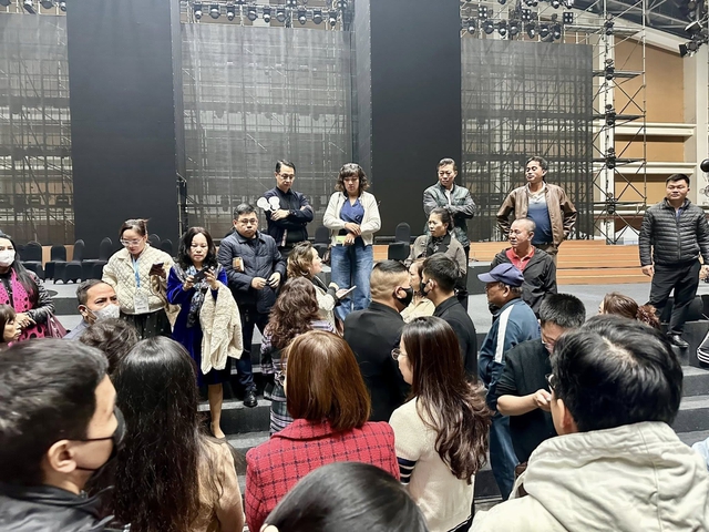 Trang Thông tin Chính phủ: Đơn vị tổ chức show Về Đây Bốn Cánh Chim Trời phải chịu trách nhiệm hoàn toàn trước pháp luật- Ảnh 3. Trang Thông tin Chính phủ: Đơn vị tổ chức show Về Đây Bốn Cánh Chim Trời phải chịu trách nhiệm hoàn toàn trước pháp luật- Ảnh 3.