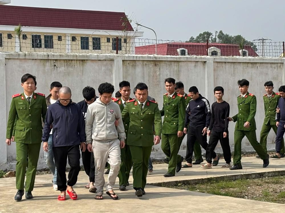 C&ocirc;ng an H&agrave; Tĩnh triệt ph&aacute; băng nh&oacute;m lừa đảo 1 . 000 Nạn nh&acirc;n , bắt 22 người - Ảnh 2.