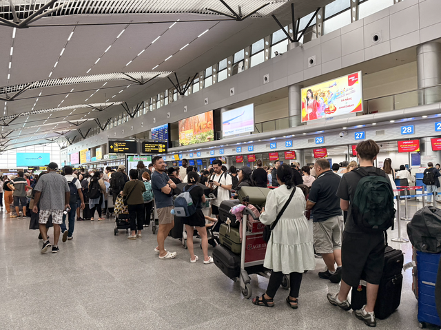 Cảnh báo gấp khách đi sân bay dịp Tết, hãy có mặt sớm 2-3 tiếng nếu không muốn bị Cảnh báo gấp khách đi sân bay dịp Tết, hãy có mặt sớm 2-3 tiếng nếu không muốn bị