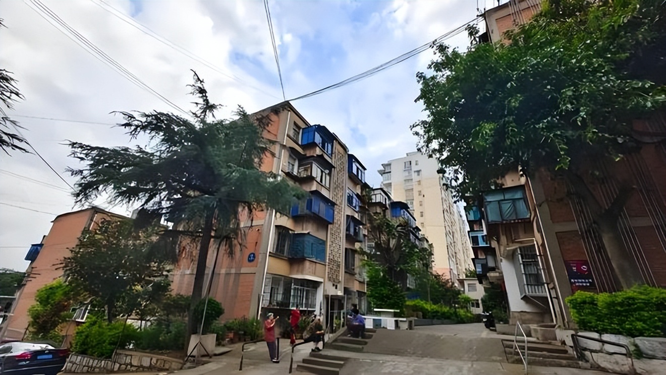 Khám phá lý do từ bỏ căn hộ cao tầng để sống ở nhà cũ - Ảnh 1.