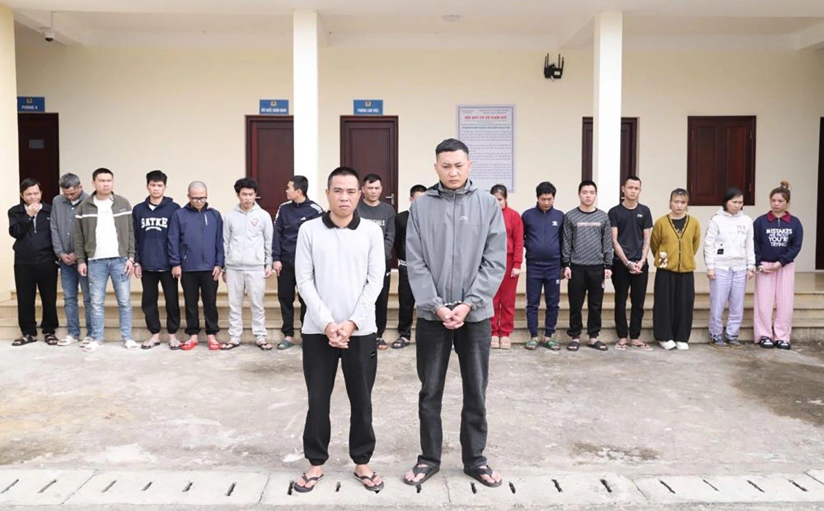 C&ocirc;ng an H&agrave; Tĩnh triệt ph&aacute; băng nh&oacute;m lừa đảo 1 . 000 Nạn nh&acirc;n , bắt 22 người - Ảnh 1.