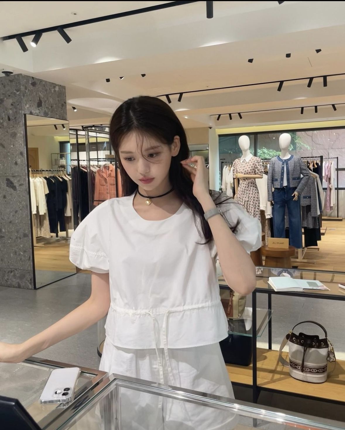 Chi gần 4 triệu ra để tr&ocirc;ng sang chảnh trong tiệc cuối năm c&ocirc;ng ty, c&ocirc; g&aacute;i H&agrave; Nội hối hận tột c&ugrave;ng- Ảnh 1.