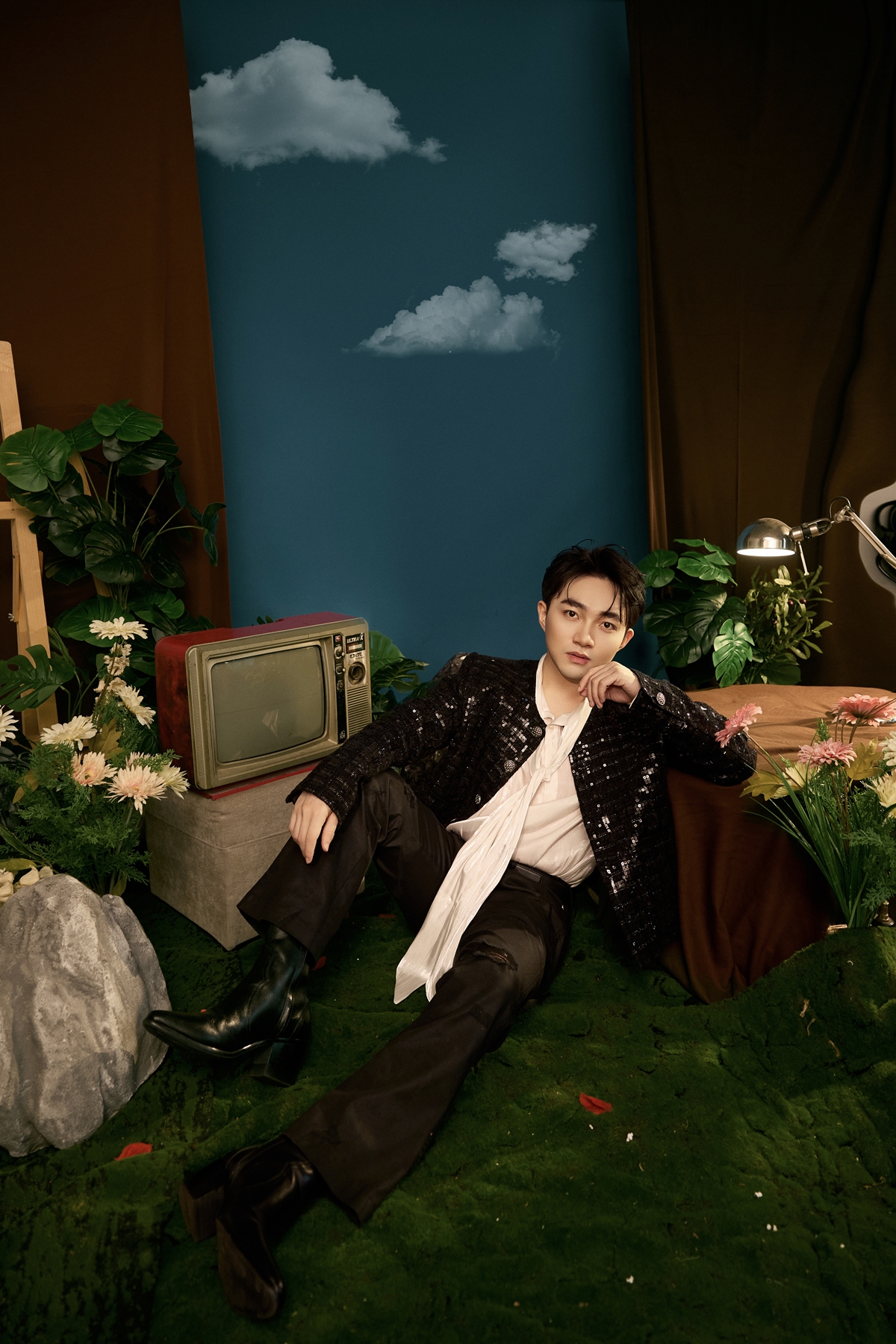 Kết th&uacute;c năm 2025 với "Tắt đ&egrave;n chưa ngủ", ca sĩ Trung Quang: T&ocirc;i kh&ocirc;ng muốn đ&oacute;ng khung trong an to&agrave;n - Ảnh 4.