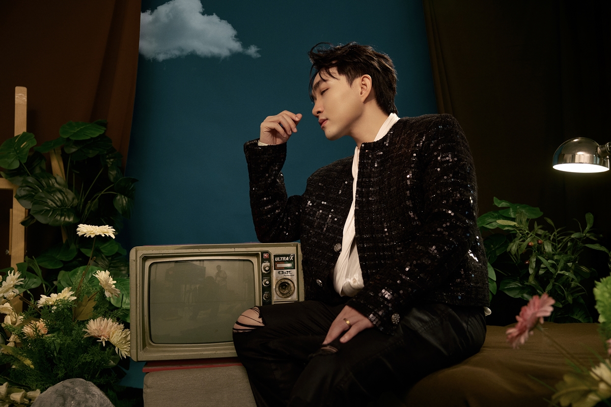 Kết th&uacute;c năm 2025 với "Tắt đ&egrave;n chưa ngủ", ca sĩ Trung Quang: T&ocirc;i kh&ocirc;ng muốn đ&oacute;ng khung trong an to&agrave;n - Ảnh 2.