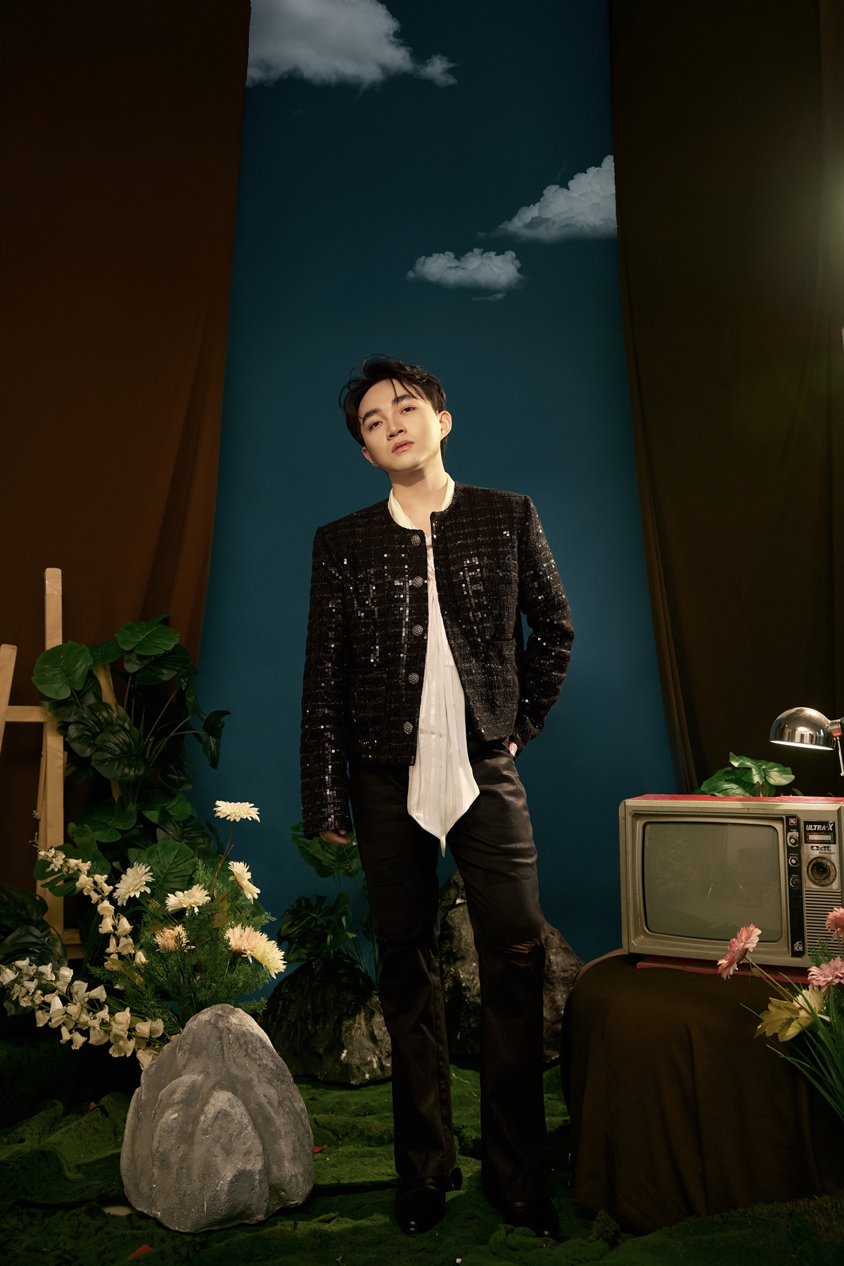 Kết th&uacute;c năm 2025 với "Tắt đ&egrave;n chưa ngủ", ca sĩ Trung Quang: T&ocirc;i kh&ocirc;ng muốn đ&oacute;ng khung trong an to&agrave;n - Ảnh 3.