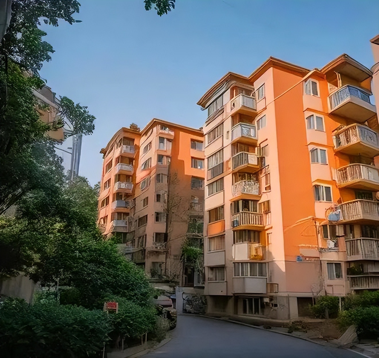 Khám phá lý do từ bỏ căn hộ cao tầng để sống ở nhà cũ - Ảnh 2.