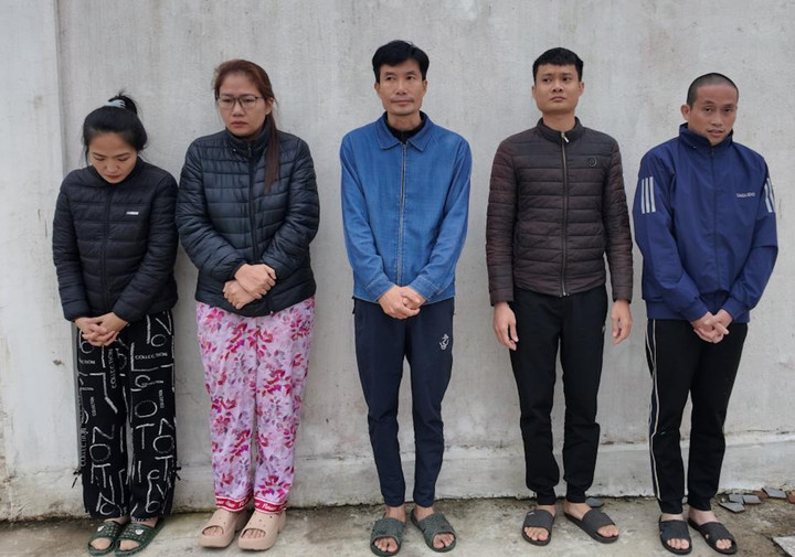 Triệt ph&aacute; đường d&acirc;y bu&ocirc;n b&aacute;n thuốc l&aacute; giả tại H&agrave; Tĩnh , khởi tố 5 người - Ảnh 1.