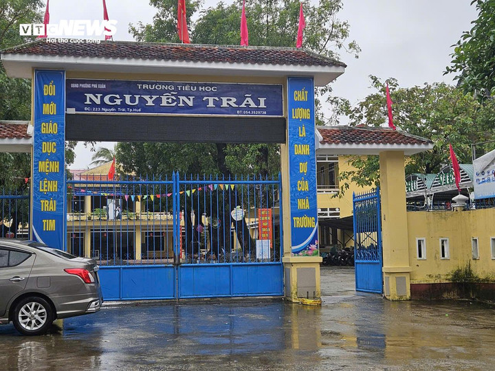 Nhiều học sinh Tiểu học ở Huế nôn ói sau bữa ăn trưa bán trú - Ảnh 2.