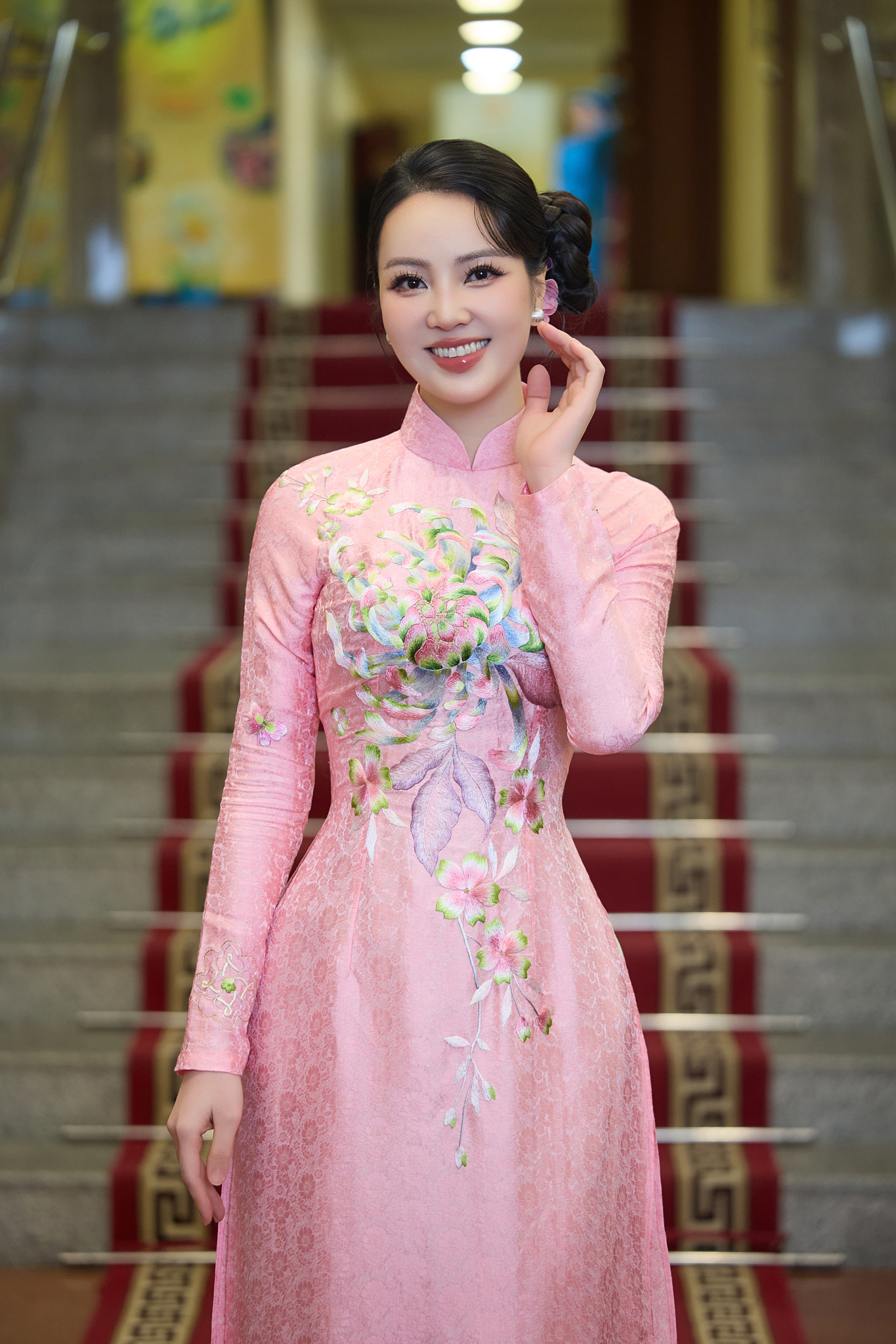 &Aacute; hậu Thụy V&acirc;n - MC Hạnh Ph&uacute;c c&ugrave;ng dẫn loạt sự kiện lớn cuối năm- Ảnh 9.