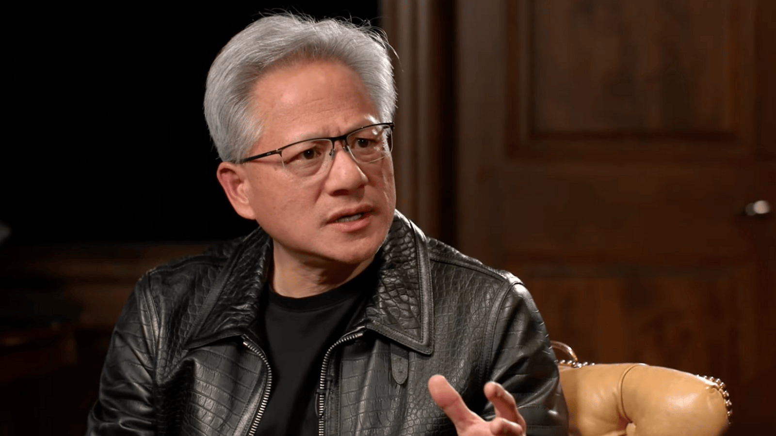 CEO Jensen Huang tiết lộ sốc: Trong kỷ nguyên AI, trí thông minh sẽ trở nên rẻ rúng, tương lai thuộc về người có “gu" - Ảnh 3.