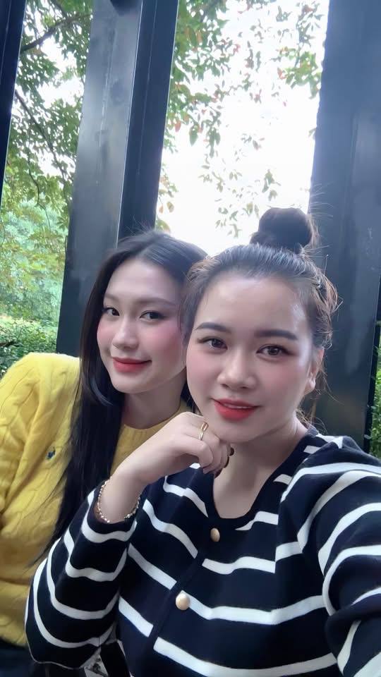 Chị dâu của Đoàn Văn Hậu nhắc thẳng tên Doãn Hải My giữa tin đồn to tiếng với chồng và mẹ, thái độ ra sao?- Ảnh 1. Chị dâu của Đoàn Văn Hậu nhắc thẳng tên Doãn Hải My giữa tin đồn to tiếng với chồng và mẹ, thái độ ra sao?- Ảnh 1.