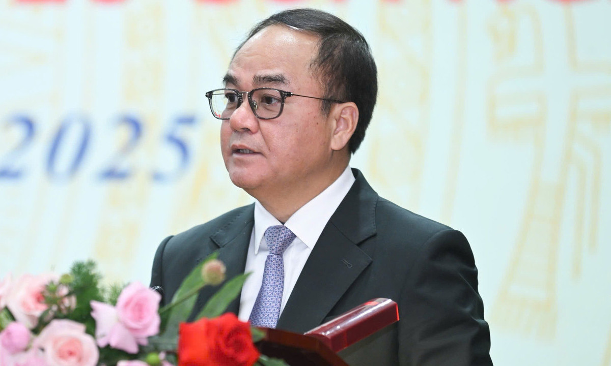 Bộ Nội vụ sửa ch&iacute;nh s&aacute;ch tiền lương v&agrave; phụ cấp cho c&aacute;n bộ , c&ocirc;ng chức năm 2026 - Ảnh 1.