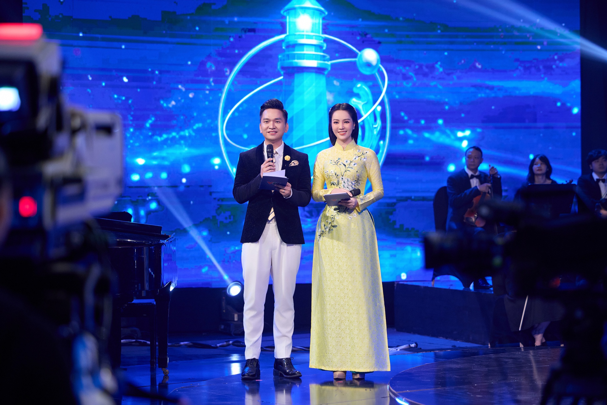 &Aacute; hậu Thụy V&acirc;n - MC Hạnh Ph&uacute;c c&ugrave;ng dẫn loạt sự kiện lớn cuối năm- Ảnh 3.