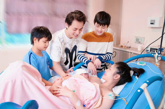 Sao Vbiz bất an vì con 2 ngày 2 đêm không ngủ, liên tục nôn ói- Ảnh 6. Sao Vbiz bất an vì con 2 ngày 2 đêm không ngủ, liên tục nôn ói- Ảnh 6.