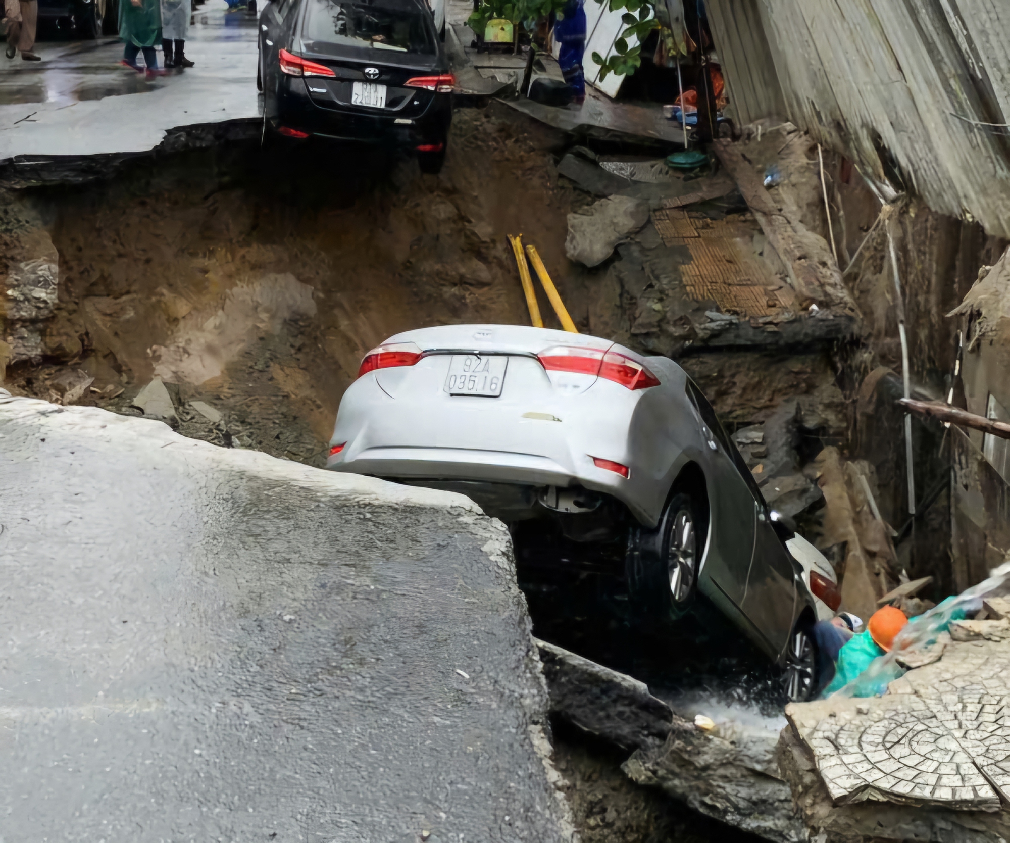 Nguyên nhân hố tử thần ở Đà Nẵng: Sự cố sụt lún nghiêm trọng tại đường Nguyễn Công Trứ - Ảnh 1.