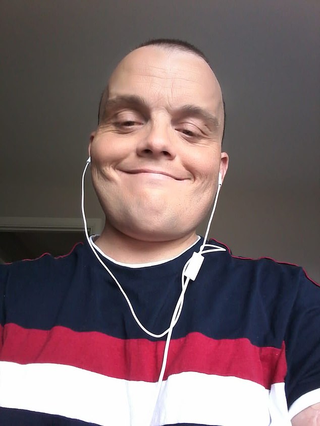 HCV Paralympic gạ gẫm bé gái 14 tuổi gửi ảnh khoả thân, và cái kết ê chề mất hết mặt mũi- Ảnh 3. HCV Paralympic gạ gẫm bé gái 14 tuổi gửi ảnh khoả thân, và cái kết ê chề mất hết mặt mũi- Ảnh 3.