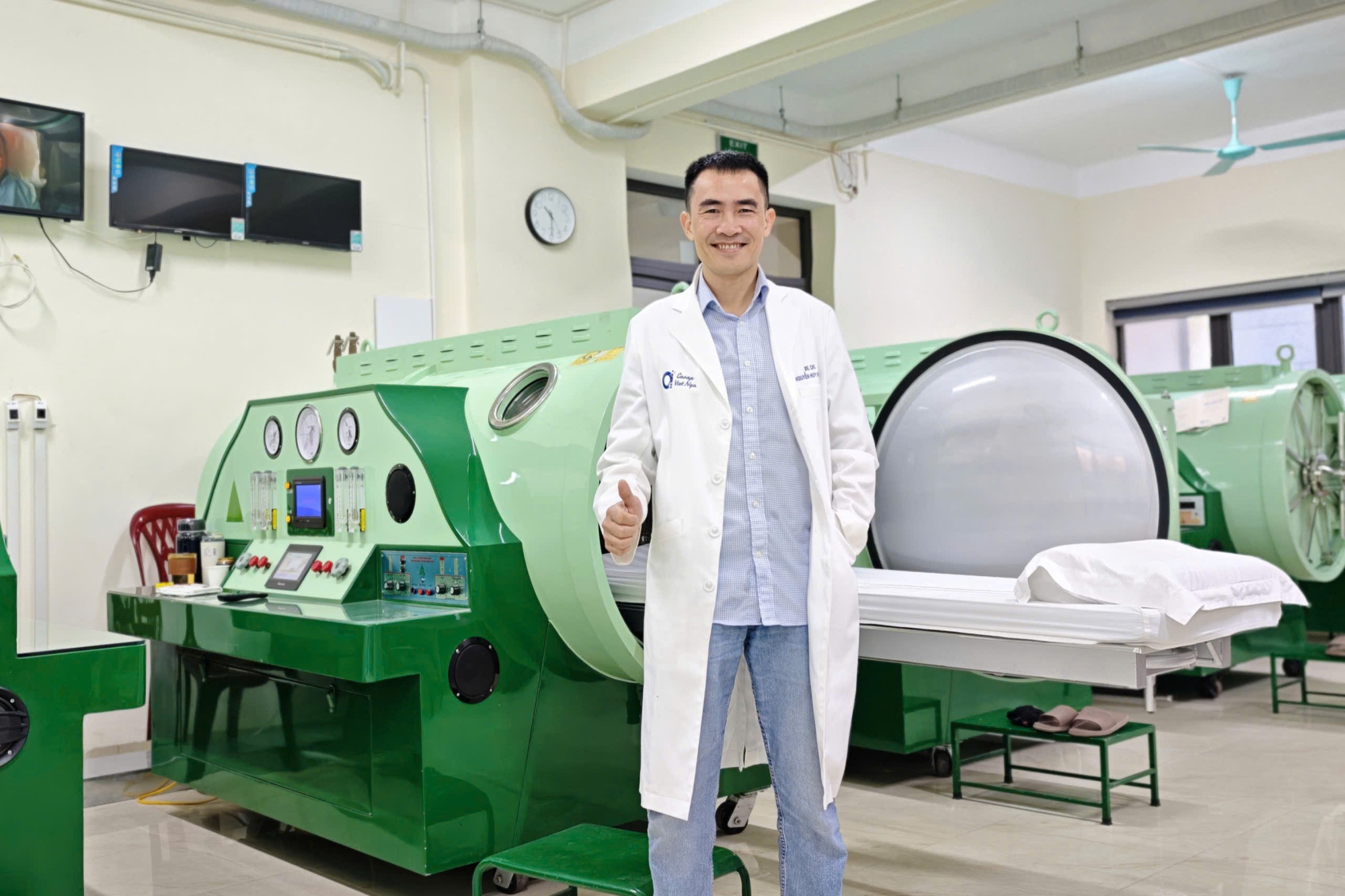 Hà Nội ô nhiễm top đầu thế giới: Làm điều này thì “trong nhà có thể không khác mấy so với ngoài đường” - Ảnh 1.