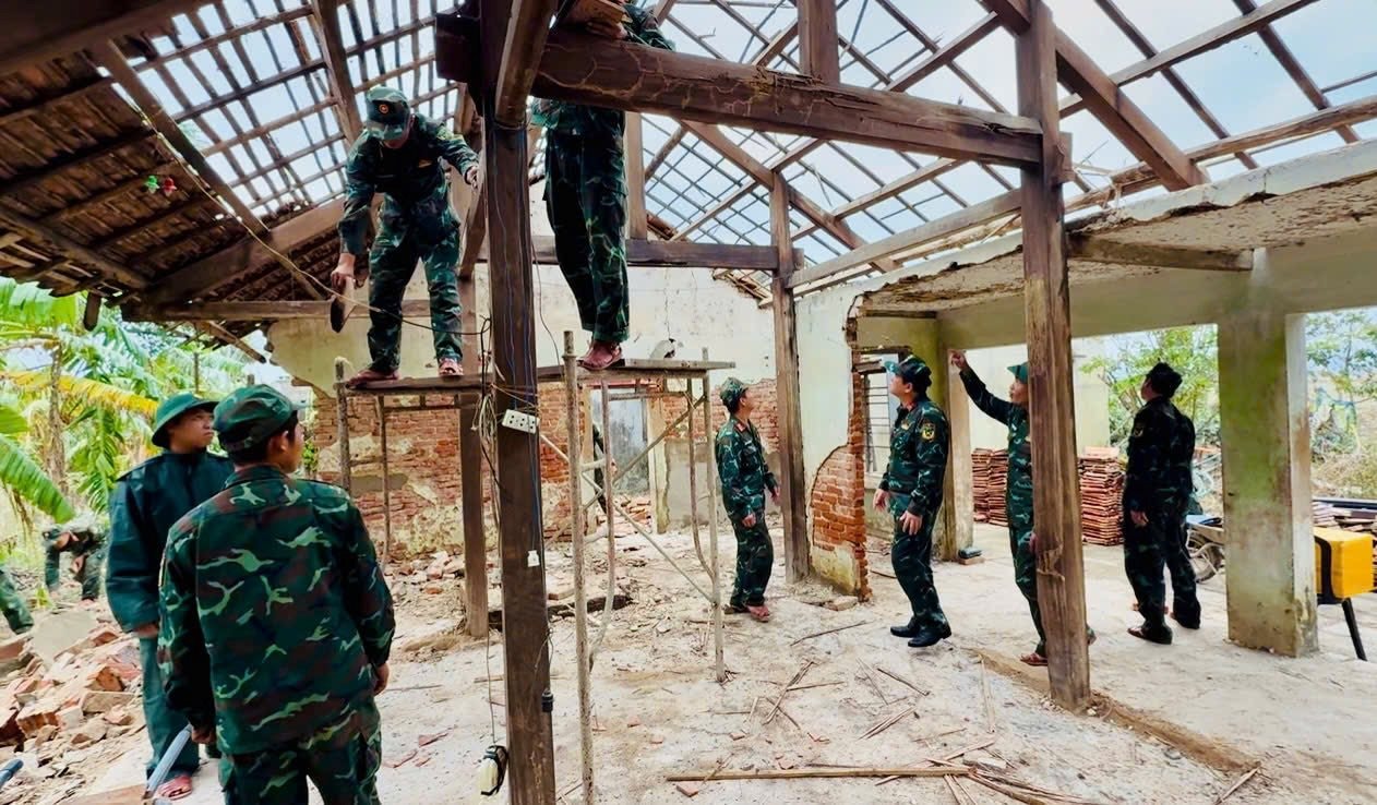 "Chuyện rất lạ" trong hỗ trợ đồng bào miền Trung: Khi những người tử tế gặp nhau đúng lúc - Ảnh 8.