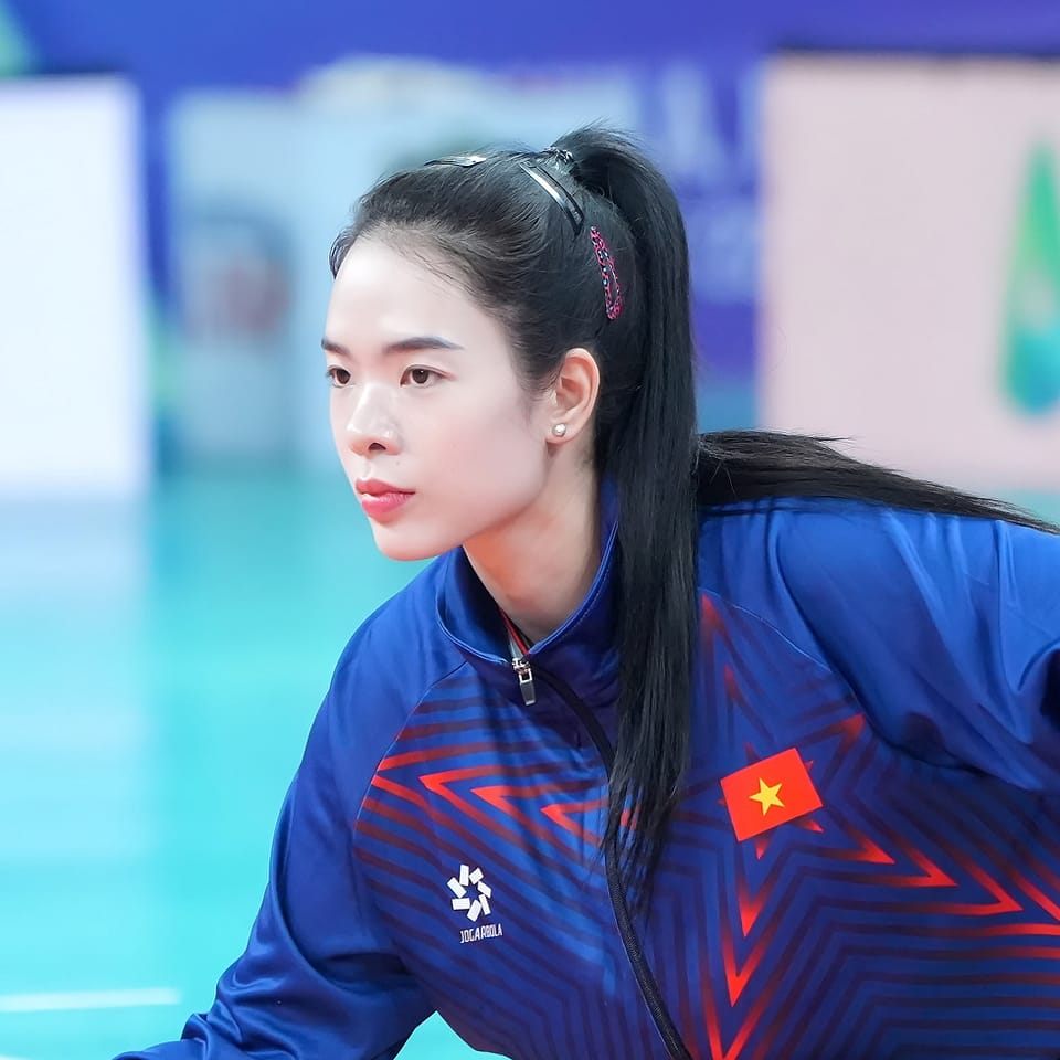 Nhan sắc như thiên thần của VĐV cầm cờ cho đoàn Việt Nam tại SEA Games 33 3 Visual sáng bừng của búp bê bóng chuyền Lê Thanh Thuý cầm cờ cho đoàn Việt Nam tại SEA Games 33- Ảnh 3.