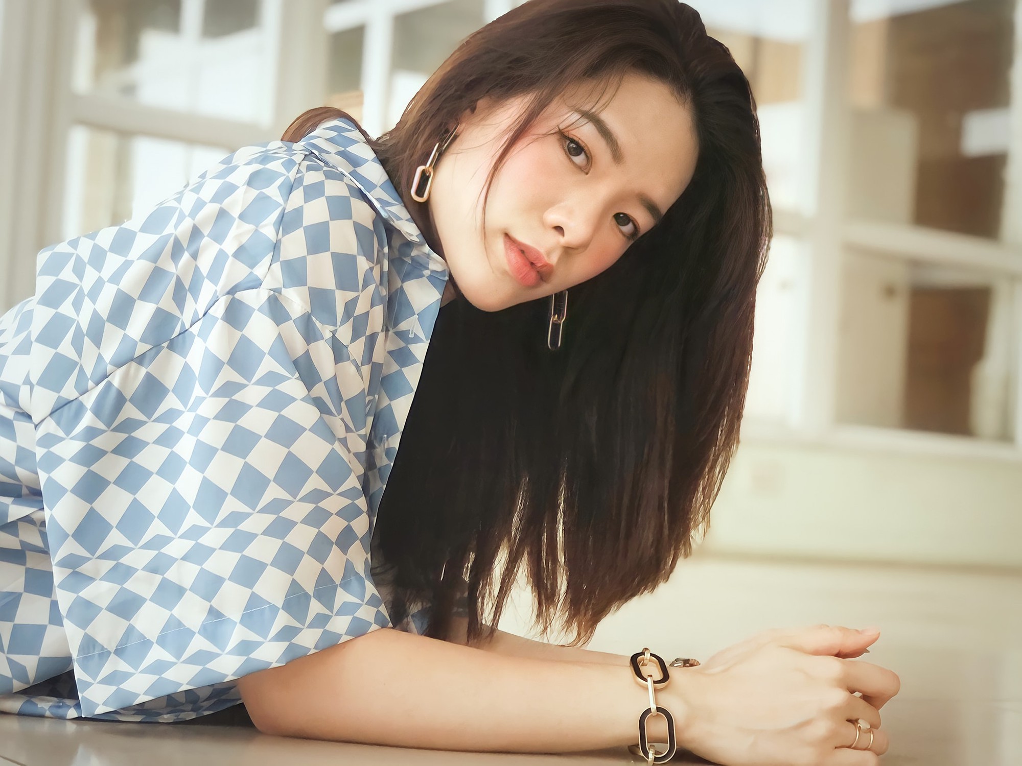 Nhan sắc như thiên thần của VĐV cầm cờ cho đoàn Việt Nam tại SEA Games 33 6 Visual sáng bừng của búp bê bóng chuyền Lê Thanh Thuý cầm cờ cho đoàn Việt Nam tại SEA Games 33- Ảnh 9.