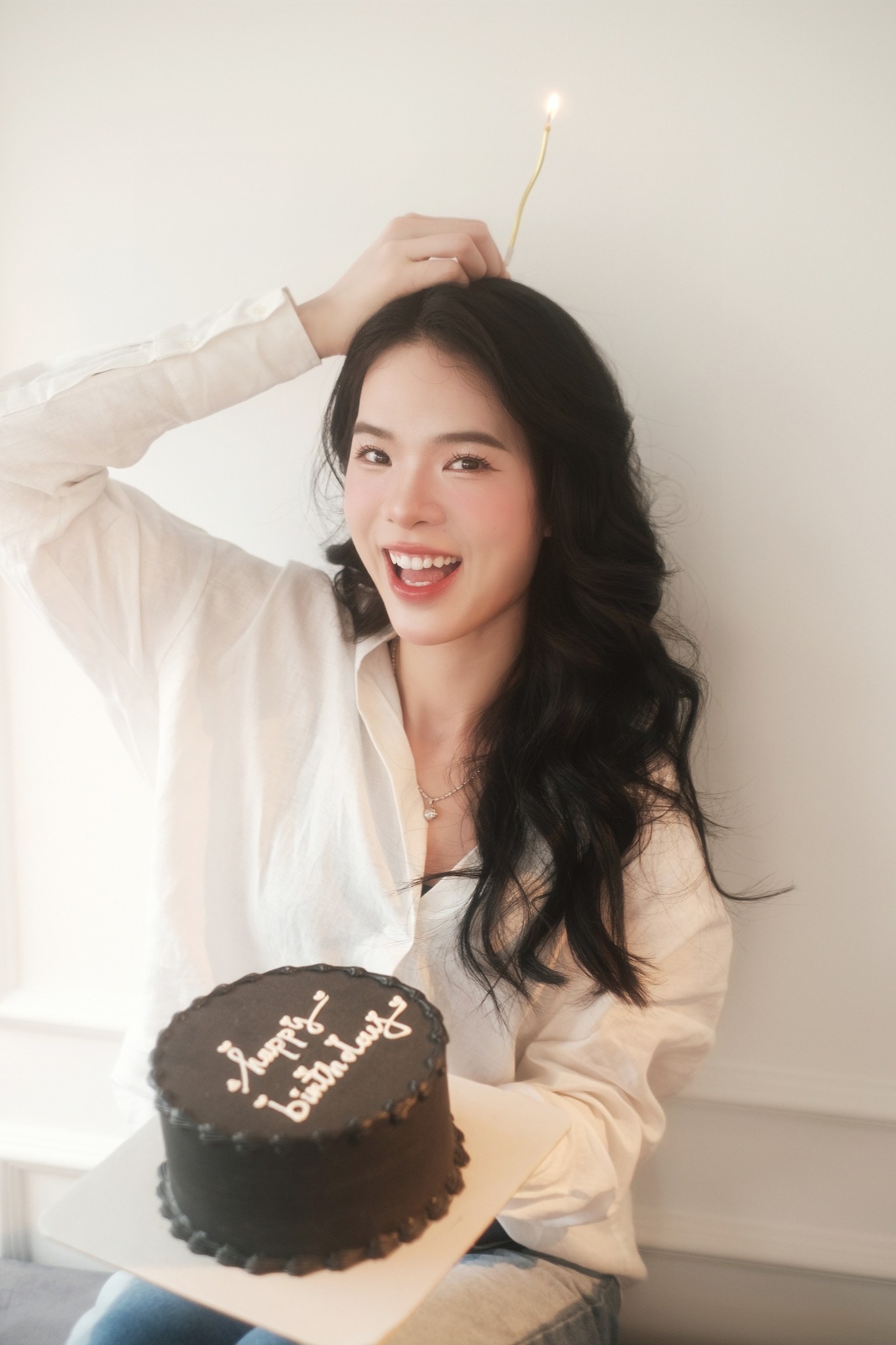 Nhan sắc như thiên thần của VĐV cầm cờ cho đoàn Việt Nam tại SEA Games 33 4 Visual sáng bừng của búp bê bóng chuyền Lê Thanh Thuý cầm cờ cho đoàn Việt Nam tại SEA Games 33- Ảnh 6.