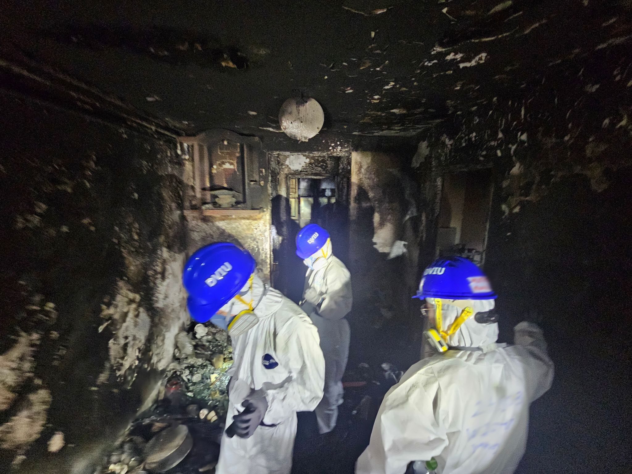 Tròn 1 tuần sau thảm hoạ cháy chung cư Hong Kong: Có những nạn nhân được phát hiện tại vị trí không ngờ - Ảnh 3.